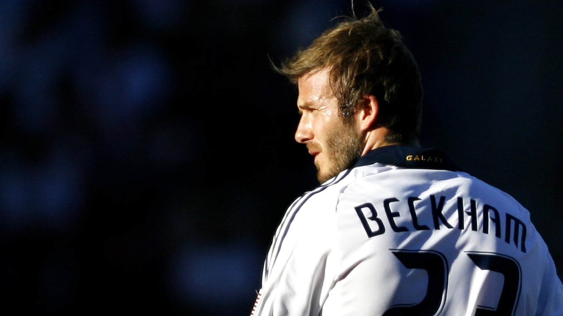 五大联赛中场跑动距离排行榜反映的战术取向，五大联赛场地大小